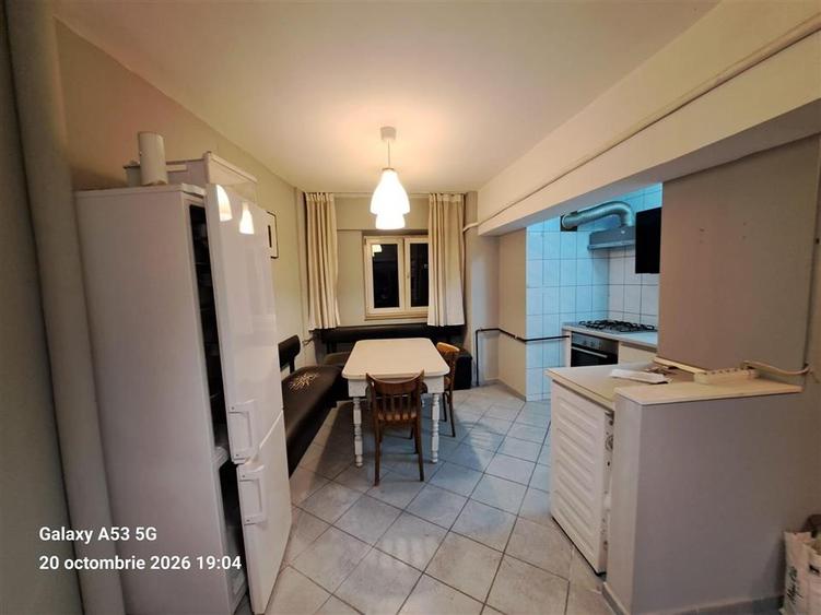 Apartament cu 3 camere decomandat în Basarabia