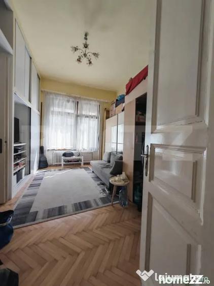 Apartament cu 4 camere decomandat în Central