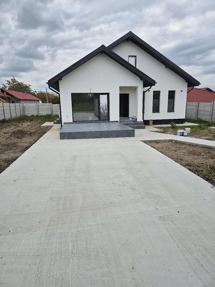 Casă cu 3 camere cu Teren 600 Mp în Exterior Vest
