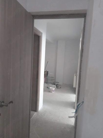 Apartament cu 3 camere decomandat în Florești