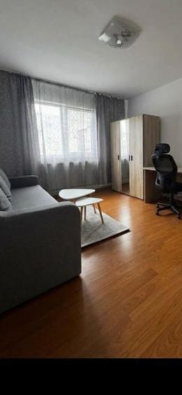 Apartament cu 2 camere decomandat în Tractorul
