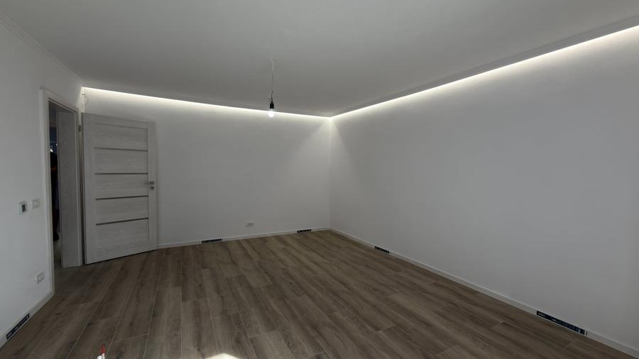 Apartament cu 3 camere decomandat în Dâmbovița