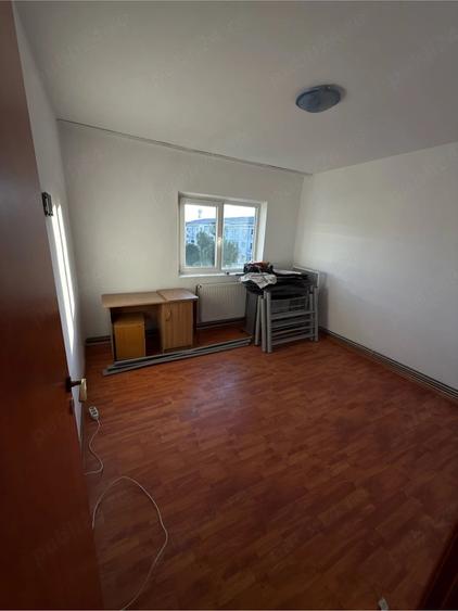 Apartament cu 3 camere decomandat în Micro 12