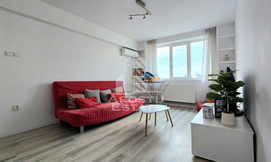 Apartament cu 3 camere semidecomandat, mobilat în Central