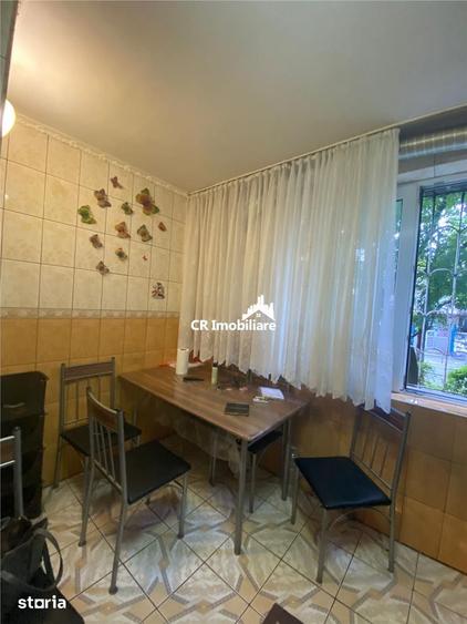 Apartament cu 3 camere semidecomandat în Giurgiului