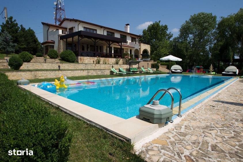 Casă cu 10 camere cu Teren 3000 Mp în Gruiu