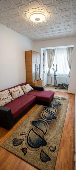 Apartament cu 3 camere decomandat în Sud