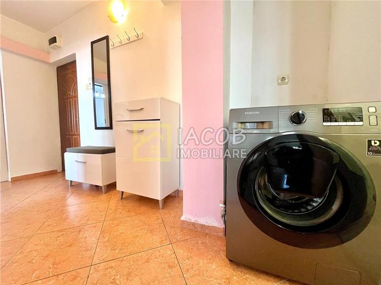 Apartament cu 2 camere decomandat, mobilat în Republicii