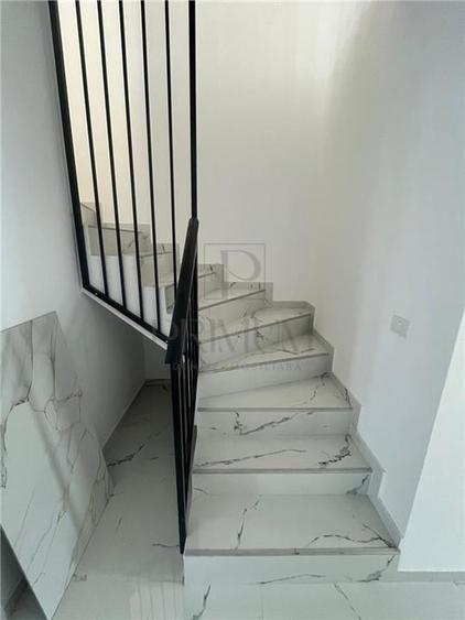 Duplex cu 5 camere cu Canalizare în Dumbrăvița