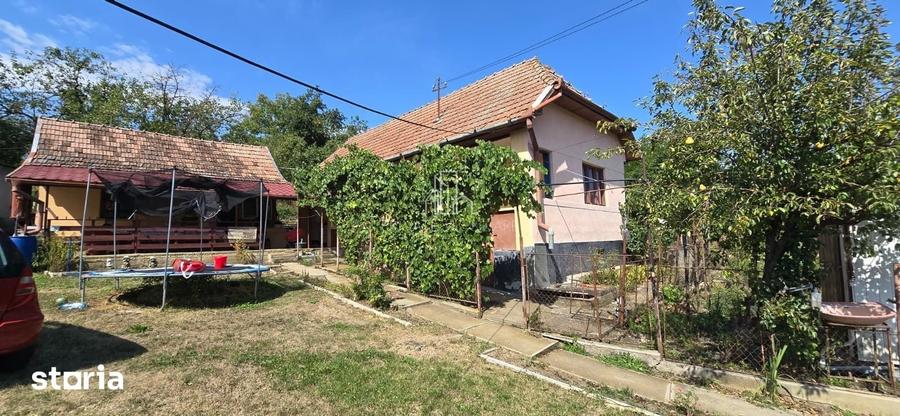 Casă cu 5 camere cu Teren 1427 Mp în Cucerdea