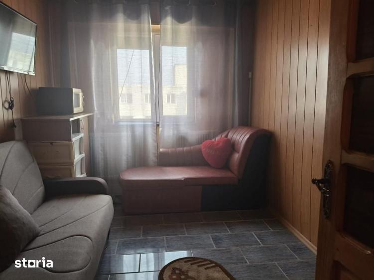 Apartament cu 4 camere decomandat în Viziru 3