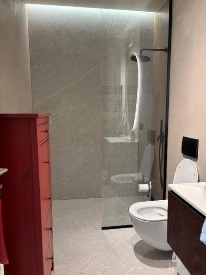 Apartament cu 3 camere decomandat, mobilat în Tractorul