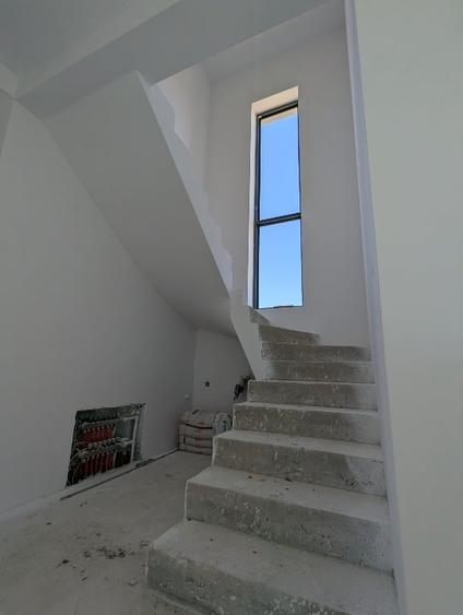 Casă individuală cu 4 camere cu Canalizare în Cristian