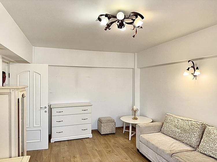 Apartament cu 2 camere decomandat, mobilat în P-ța Universității