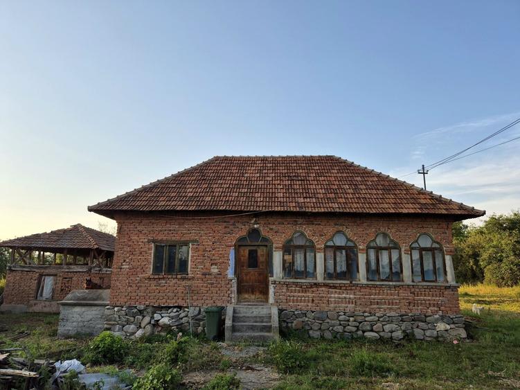 Casă cu 4 camere în Șuici
