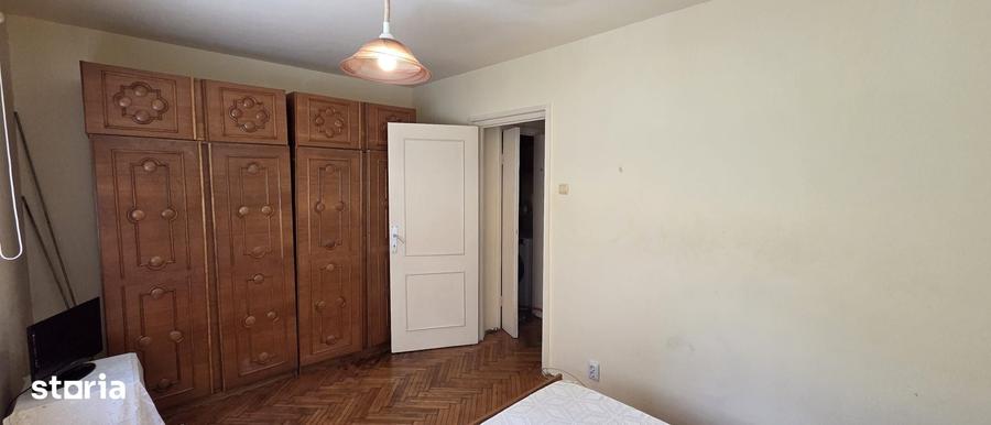 Apartament cu 2 camere semidecomandat în Centrul Civic