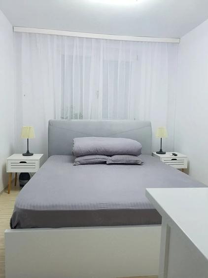 Apartament cu 3 camere semidecomandat în Exterior Vest