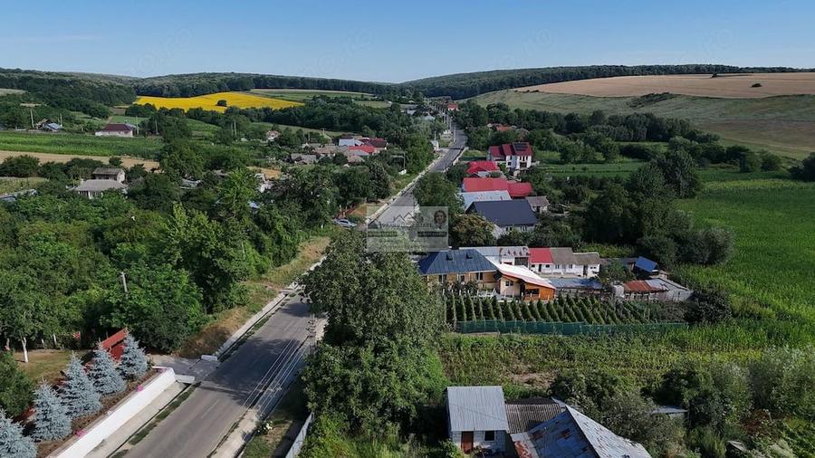 Casă cu 2 camere cu Teren 3811 Mp în Buciumeni
