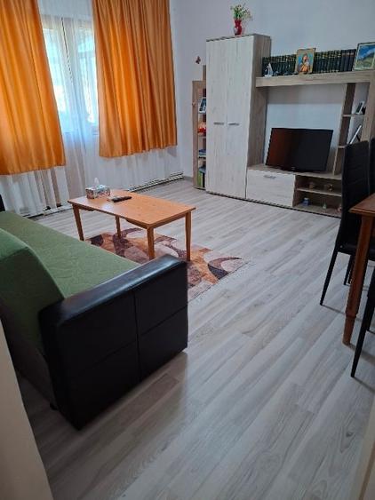 Apartament cu 2 camere semidecomandat în
