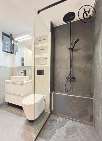 Apartament cu 4 camere semidecomandat, mobilat în P-ța Universității