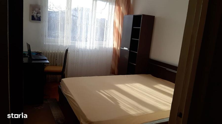Apartament cu 3 camere semidecomandat în Drumul Taberei