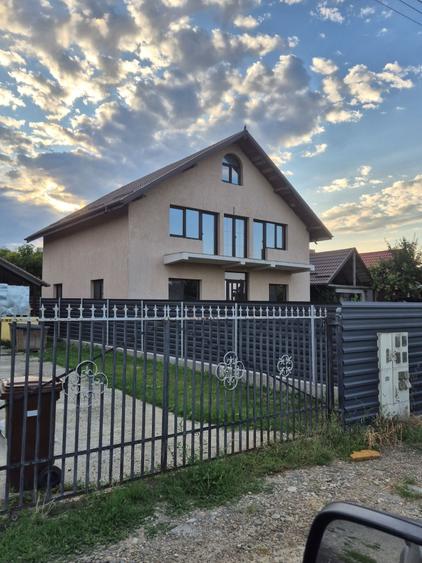 Casă cu 4 camere în Holboca