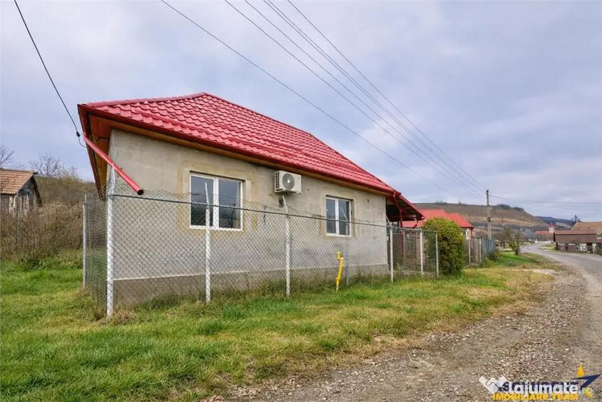 Casă cu 3 camere cu Teren 2700 Mp în Sânmărghita
