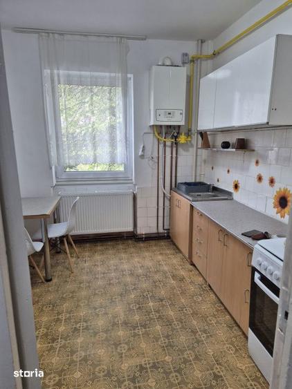 Apartament cu 3 camere decomandat în Săsar