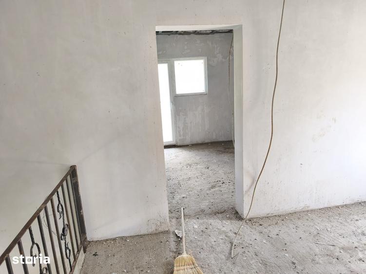Casă cu 5 camere cu Teren 1100 Mp în Ernei