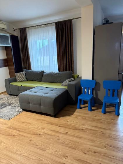 Apartament cu 3 camere decomandat în Est