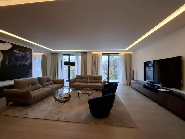 Apartament cu 5 camere decomandat, mobilat în Kiseleff