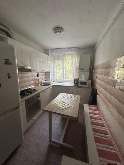 Apartament cu 3 camere semidecomandat în Central
