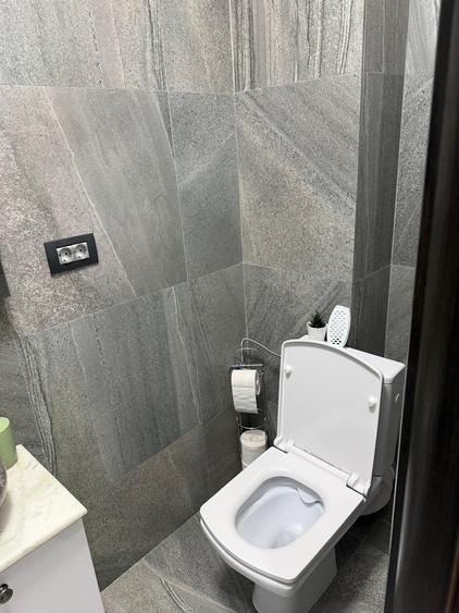Apartament cu 4 camere decomandat în Titan