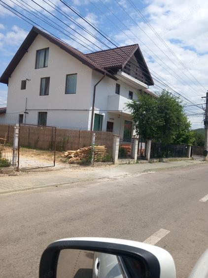 Casă cu 6 camere cu Teren 500 Mp în Vălenii de Munte