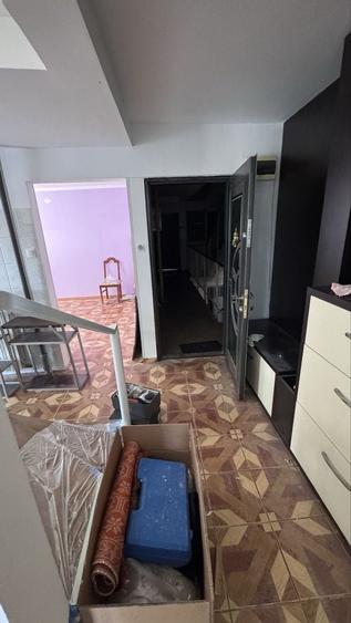 Apartament cu 4 camere decomandat în Exterior Vest