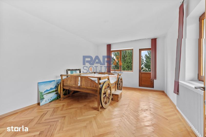 Casă cu 8 camere cu Teren 2075 Mp în Central