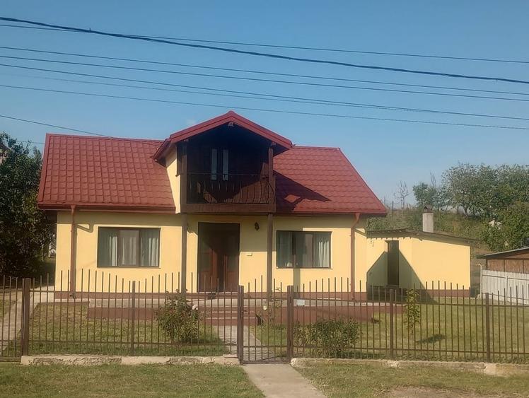 Casă individuală cu 3 camere cu Canalizare în Bogonos
