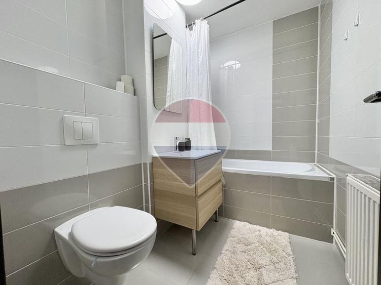 Apartament cu 4 camere semidecomandat, mobilat în Craiter