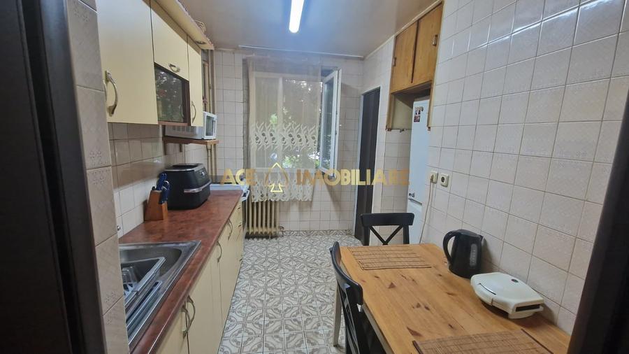 Apartament cu 3 camere decomandat, mobilat în Titan