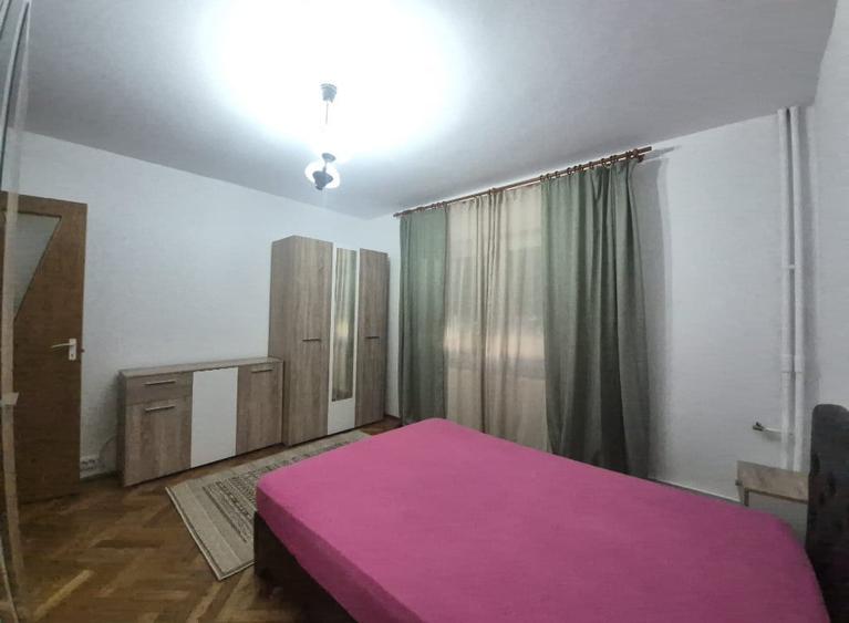 Apartament cu 2 camere decomandat în Drumul Sării