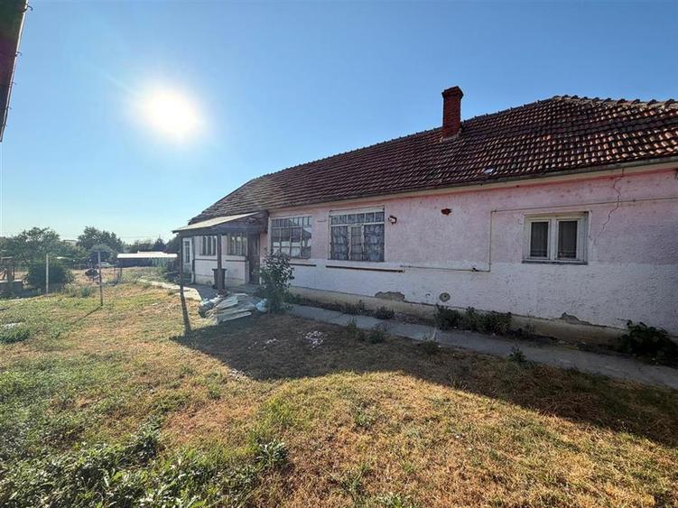 Casă cu 3 camere cu Teren 990 Mp în Tărian