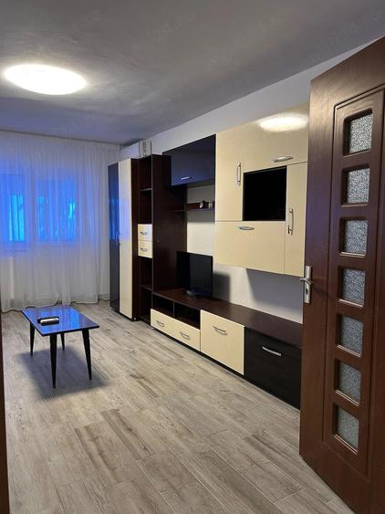 Apartament cu 3 camere decomandat în Libertății