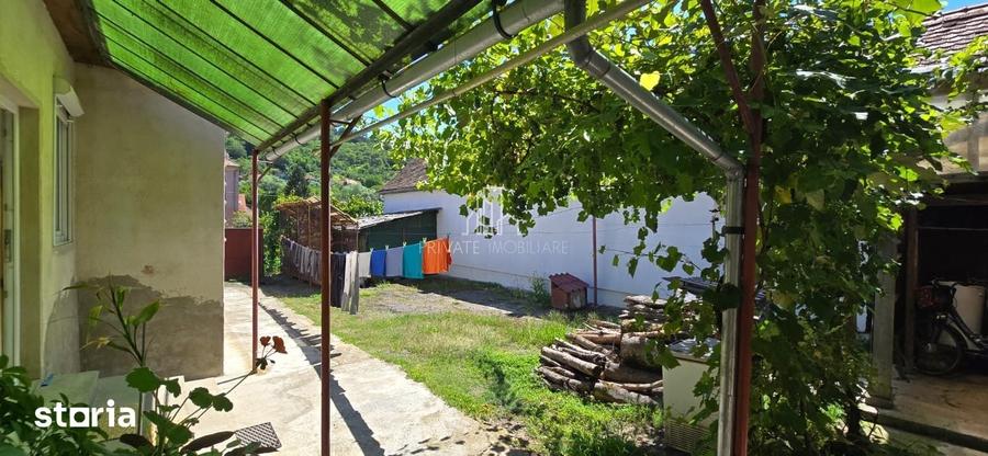 Casă cu 4 camere cu Teren 400 Mp în Central