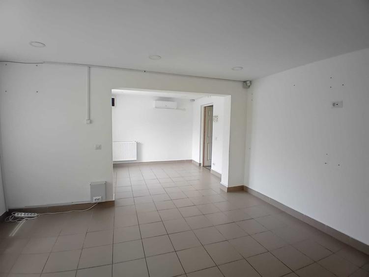 Spațiu comercial, de 85 mp, în Central