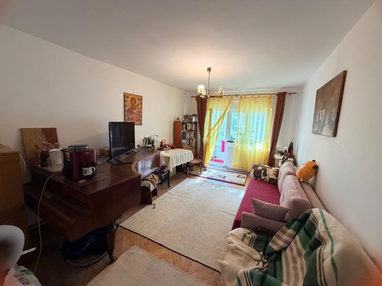 Apartament cu 3 camere în Alexandru cel Bun