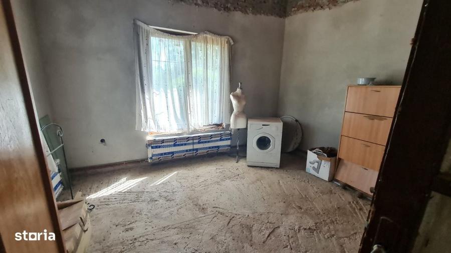 Casă cu 4 camere în Borlești