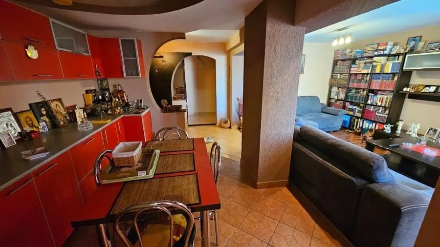 Apartament cu 4 camere decomandat în Găvana