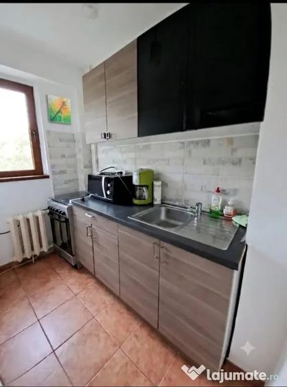 Garsonieră decomandată în Gorjului