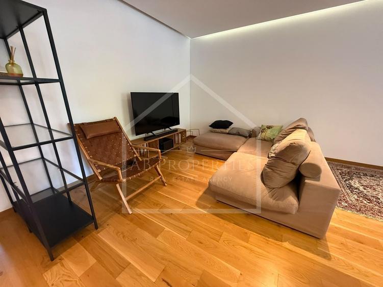 Apartament cu 3 camere decomandat, mobilat în Băneasa