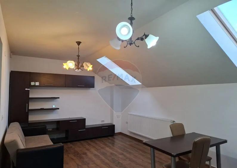 Apartament cu 2 camere decomandat în Central